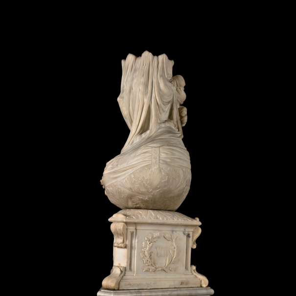 La Escultura de una Mujer con Velo en el Museo del Prado